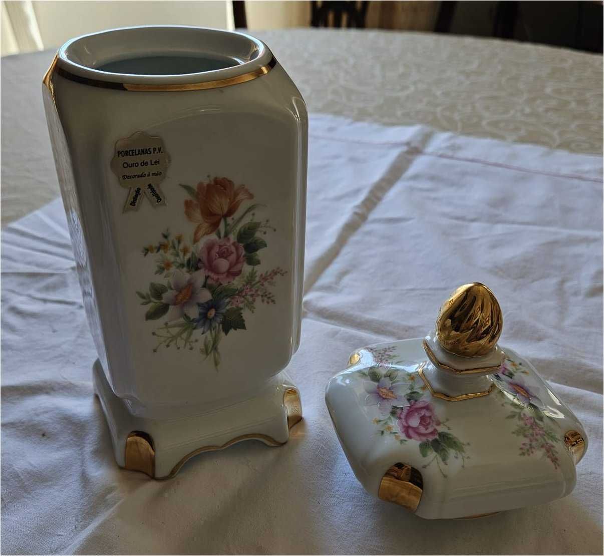 Pote porcelana PV - Porto de Mós, pintado à mão com ouro de lei