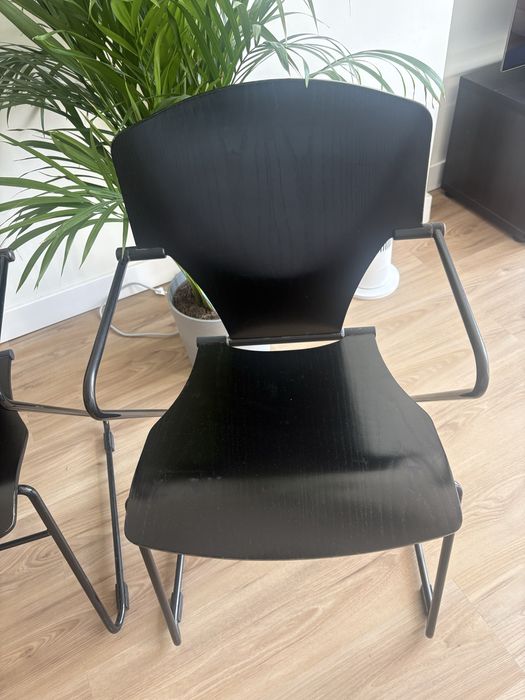 Conjunto de 4 cadeiras da coleção Egoa 300 projetadas por Josep Mora