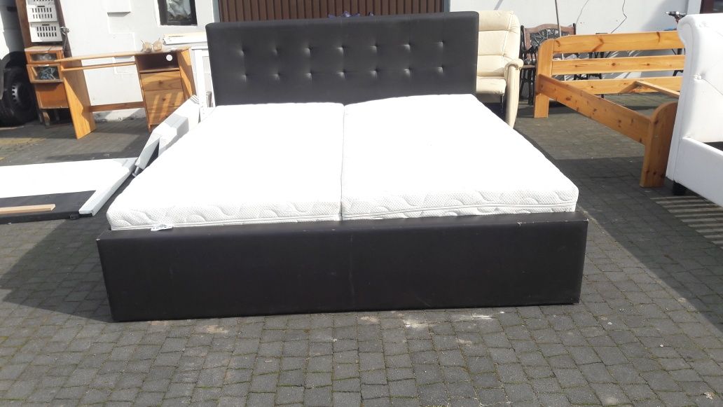 Łóżko tapicerowane 180x200 z materacami, sypialnia drewniane hemnes