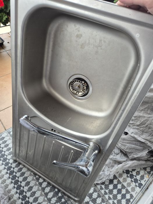 Zlew jednokomorowy stalowy z bateria .