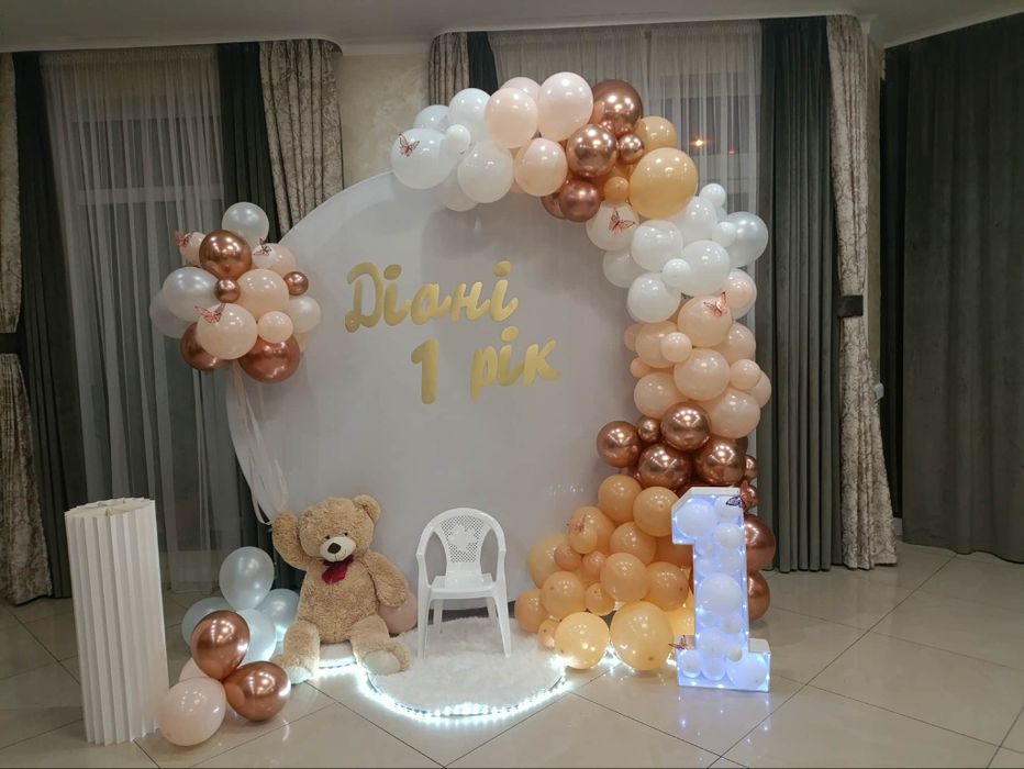 Оренда арки для фотозони та інша атрибутика