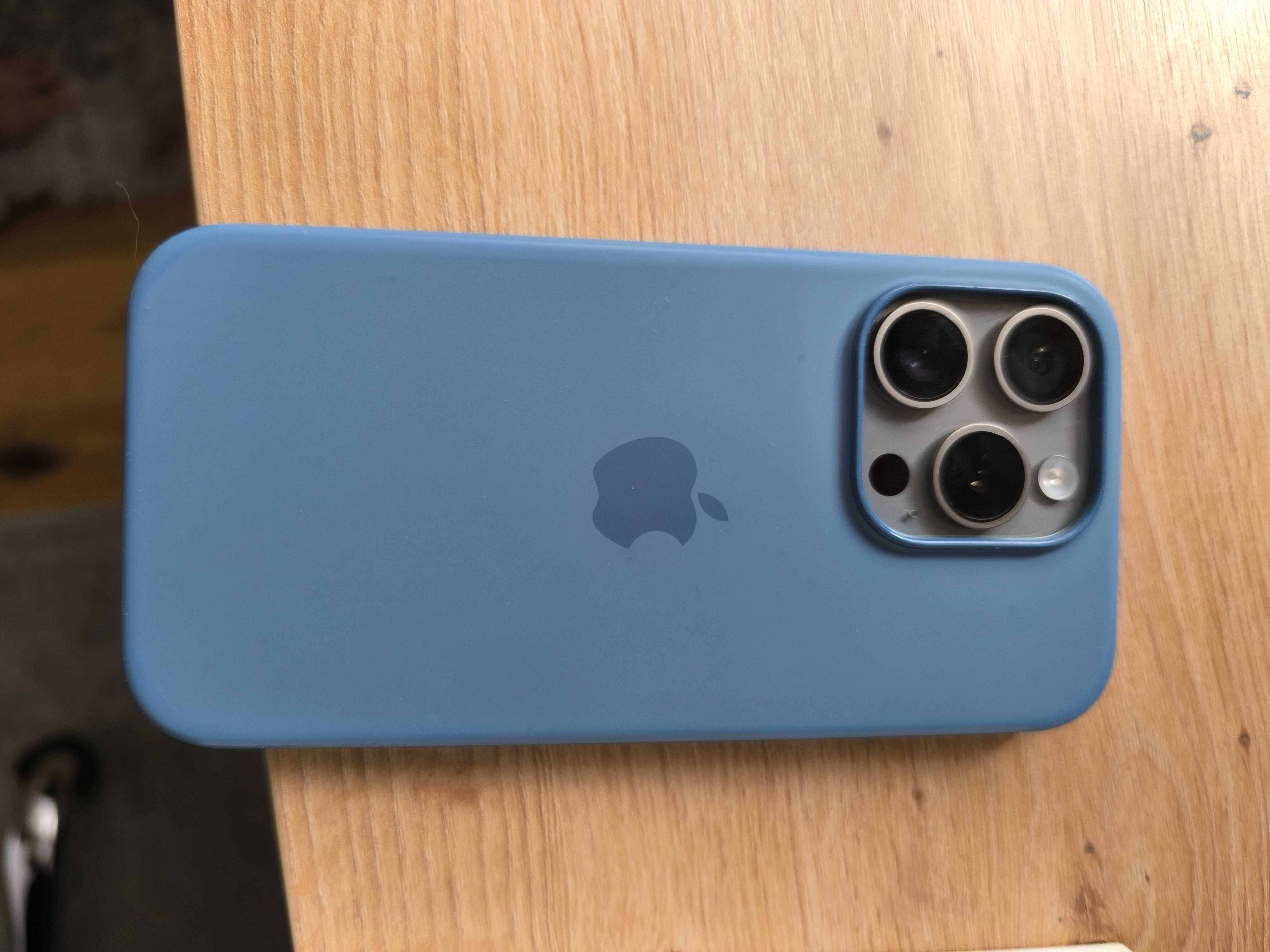 iPhone 15 pro jak nowy