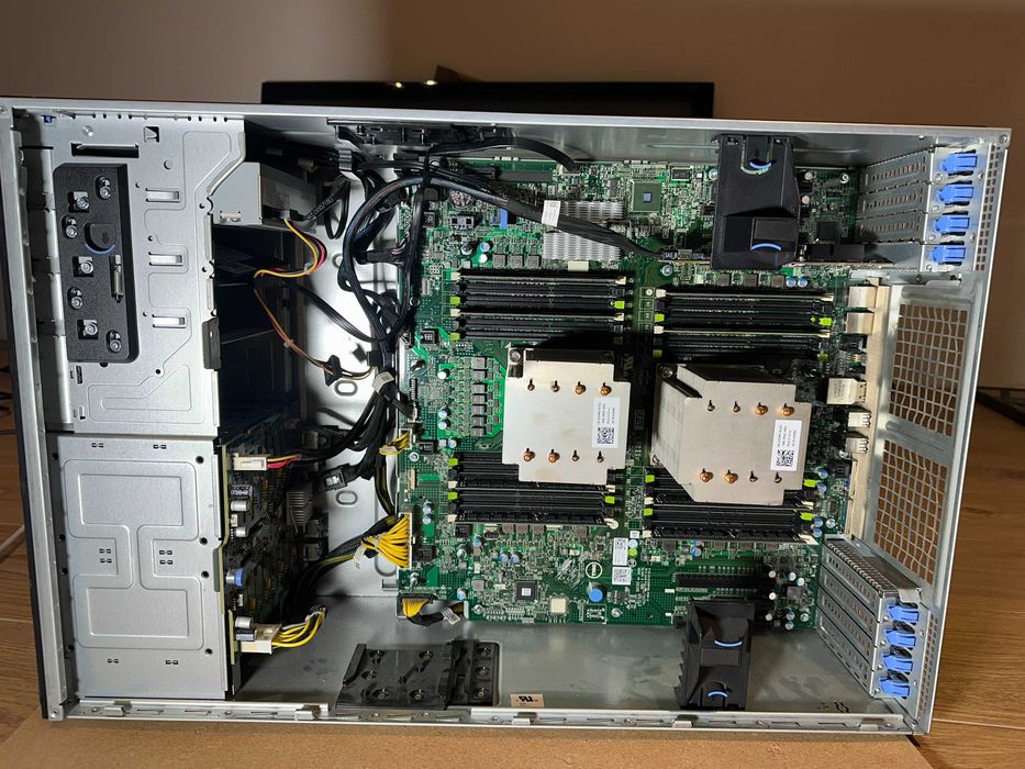 Dell PowerEdge T620 – Serwer z 2x Xeon E5-2667, 32GB RAM, PERC 720,SSD