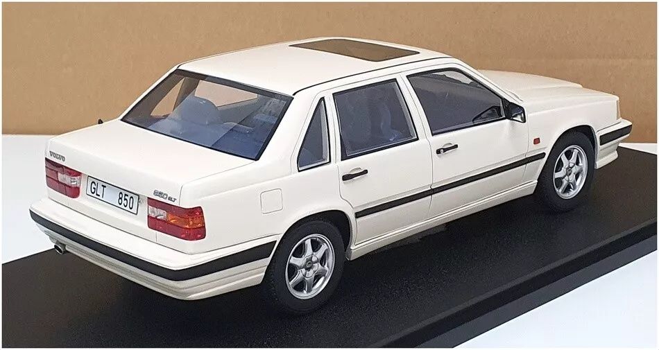 Cult scale 1:18 volvo 850 GLT ano 1991-94
