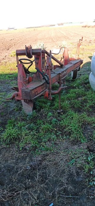 Pług zagonowy 3 skibowy hydrauliczne zabezpieczenie.