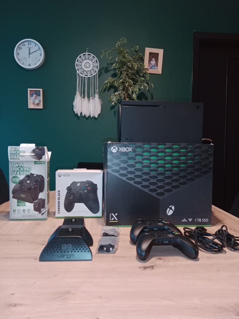 Konsola Xbox X Series 1TB 2 pady ładowarka do padów + 2 akumulatory