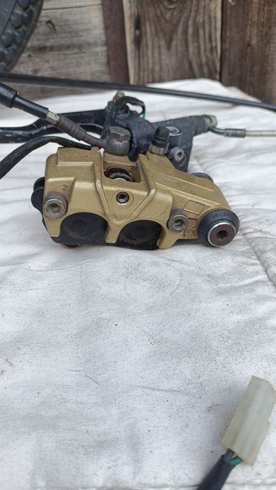 Передній супорт з машинкою Brembo