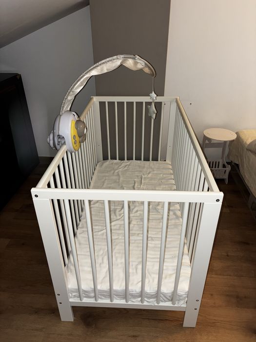 Berço Ikea com colchao como novo