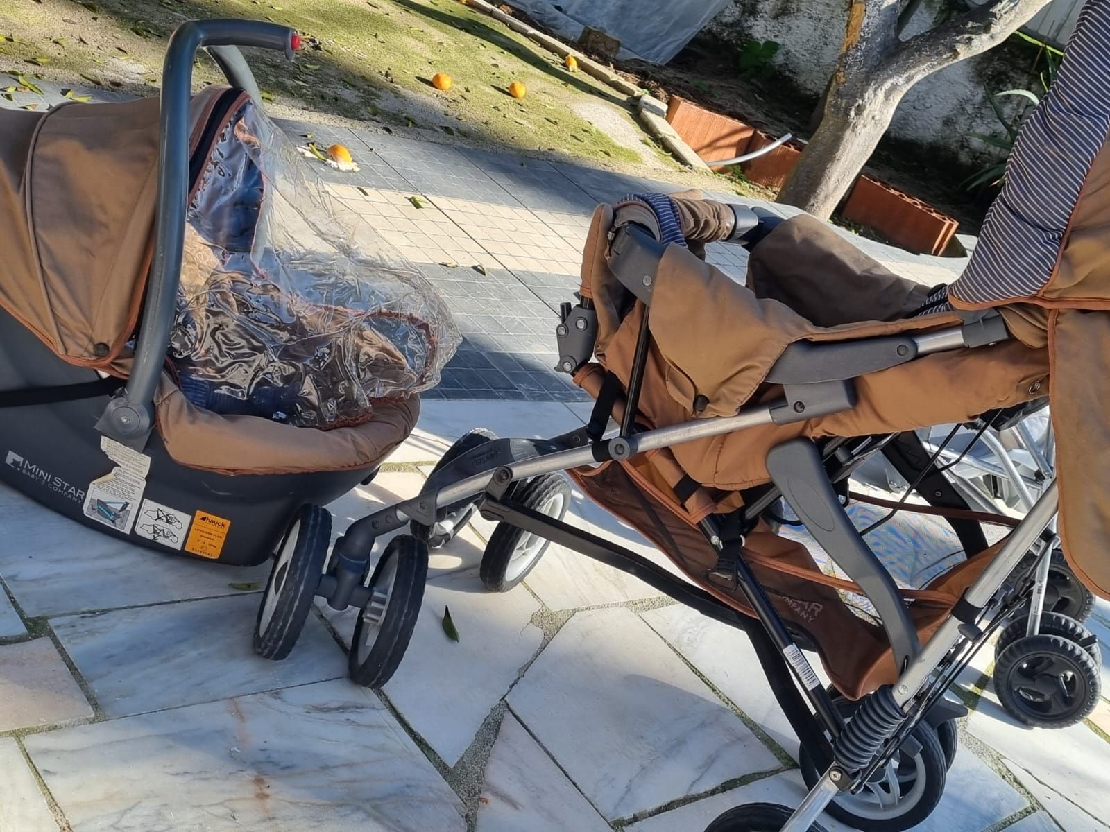 Conjunto carrinho de bebé e ovo