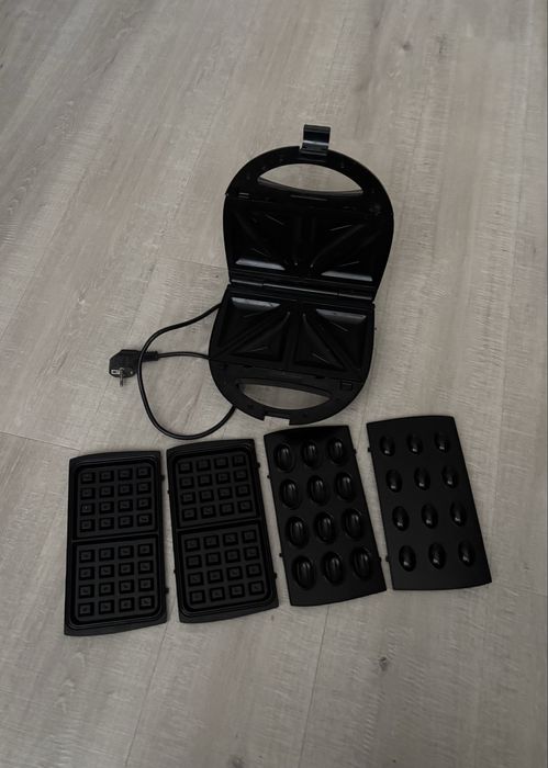 Вафельниця/бутербродниця/горішниця Scarlett