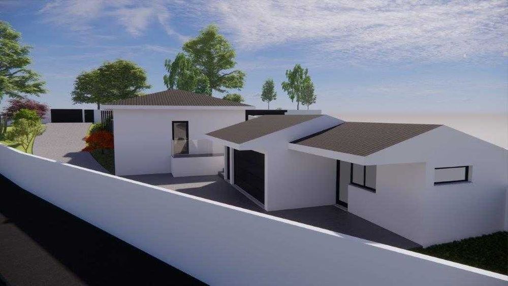 Vendo terreno urbano para construção de moradia a quatro frentes..