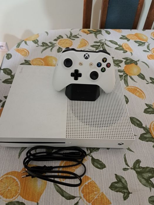 Xbox one s  plus pad