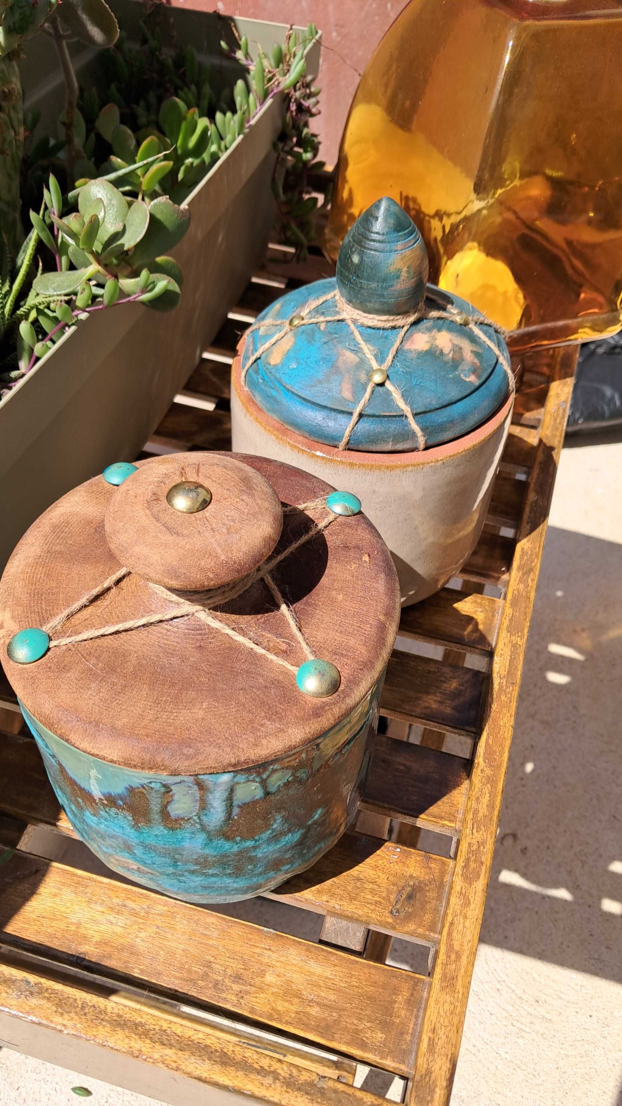 Pote estilo marroquino com tampa em madeira