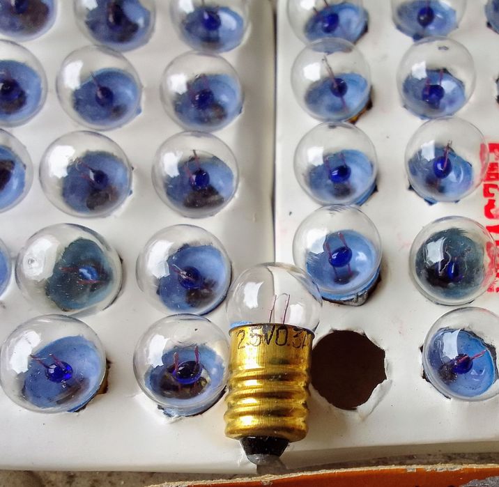 Лампочки 2.5в на резьбе