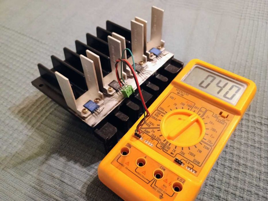 Tranzystory 2SB618 i 2SD588. Dwie pary