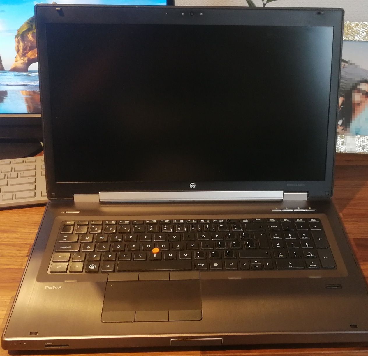 Laptop Hp elitebook 8760w 17cali dwa dyski SSD coreI7