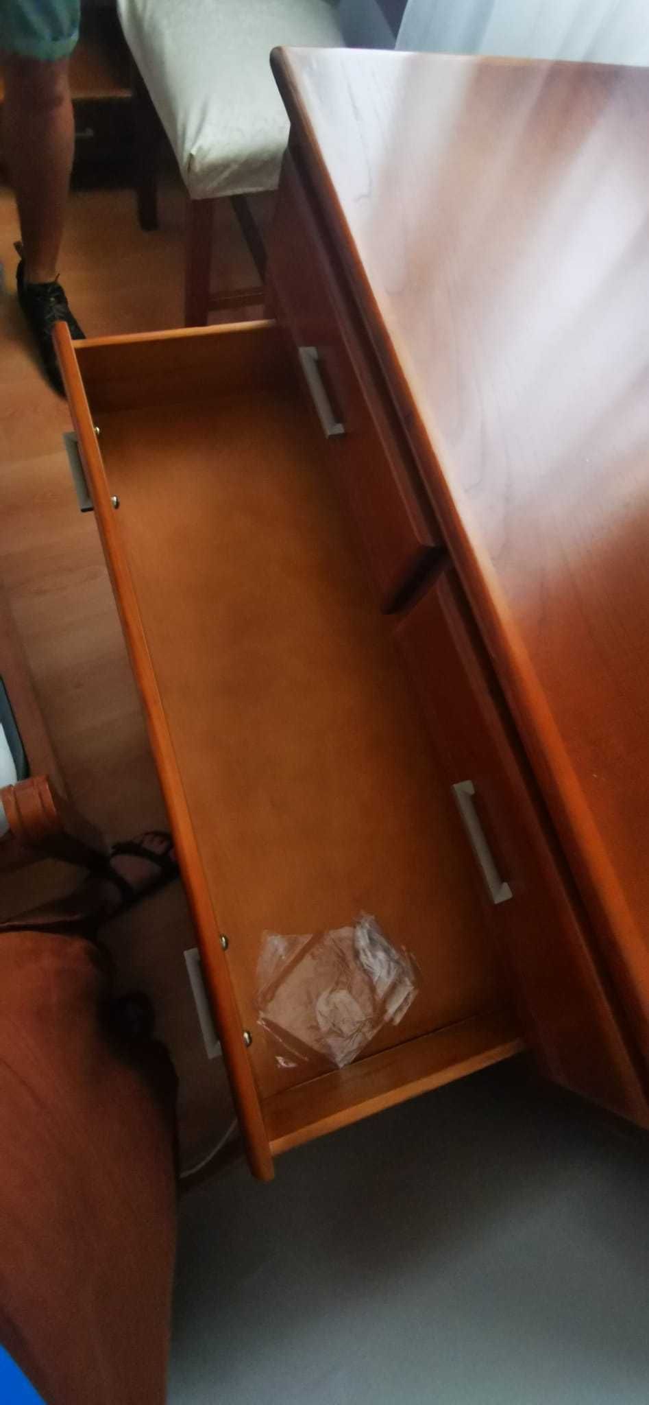 Quarto de Casal em Cerejeira Como Novo