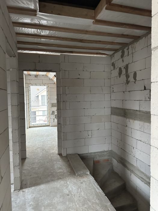 Таунхаус з виходом до озера;Лівий берег, с.Гнідин; на території басейн