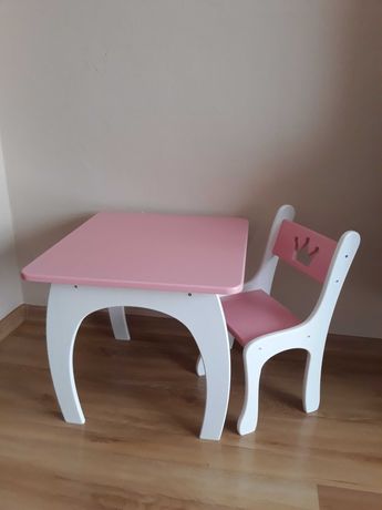 Zestaw dla małej księżniczki, stolik i krzesełko do nauki i zabawy