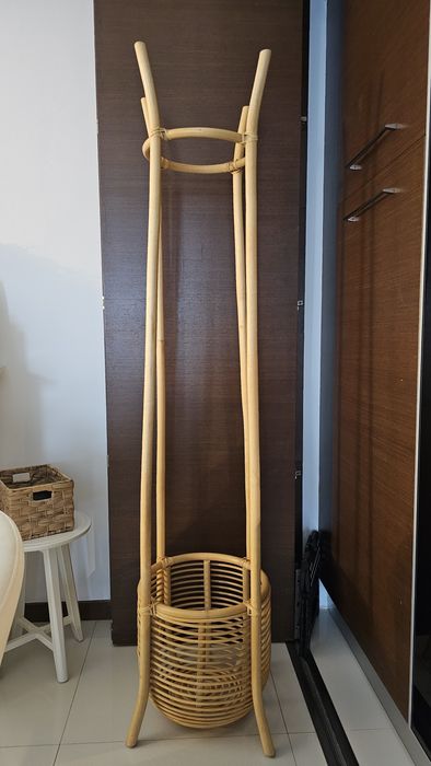 Cabide/bengaleiro alto de pé La Redoute novo, com cesto