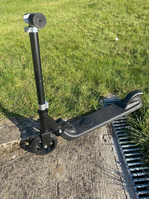 Hulajnoga czarna elektryczna dla dzieci