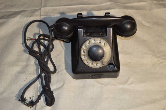 Stary telefon bakelitowy