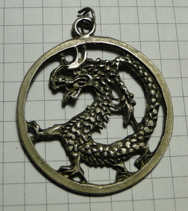 Подвеска Дракон.