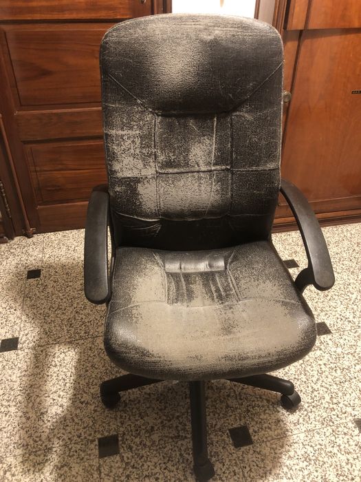 Cadeira de escritório com rodss