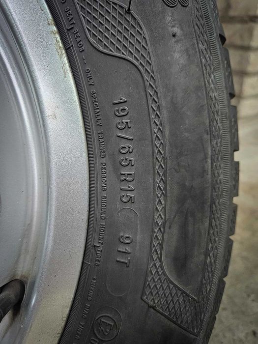 Komplet kół aluminiowych z oponami zimowymi Audi A3 8L 195/65 R15