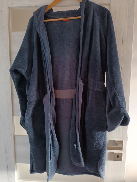 Szlafrok Triumph długi granatowy z kapturem i kieszeniami