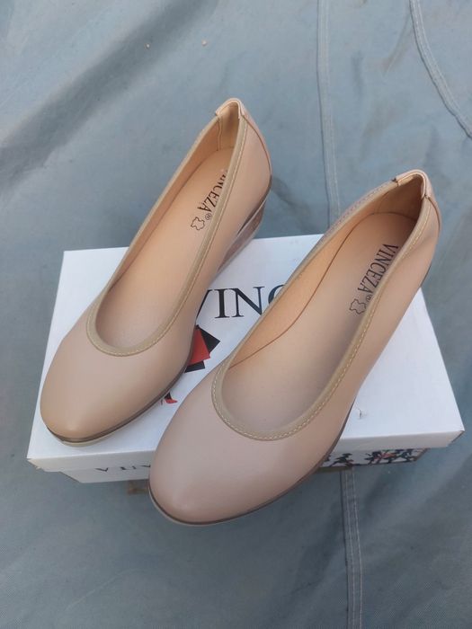Buty czułenka damskie na koturnie Vinceza