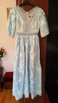 Błękitna sukienka marki Lavard