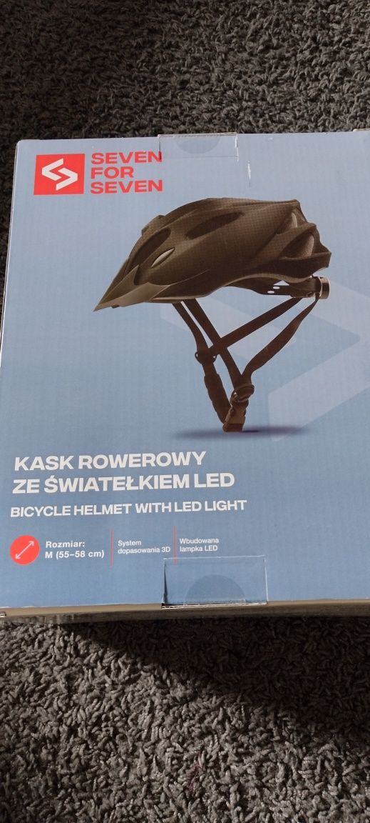 Kask rowerowy ze światem LED czarny