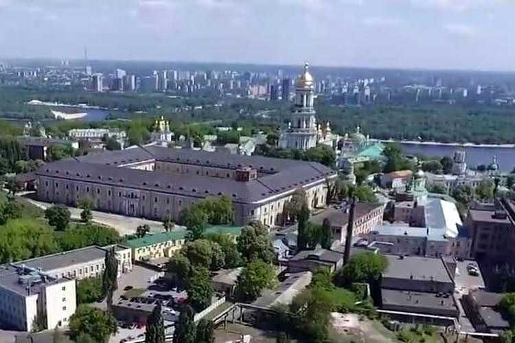 Продам 2 ком квартиру в новом доме возле Лавры Печерск Лейпцигская 13а