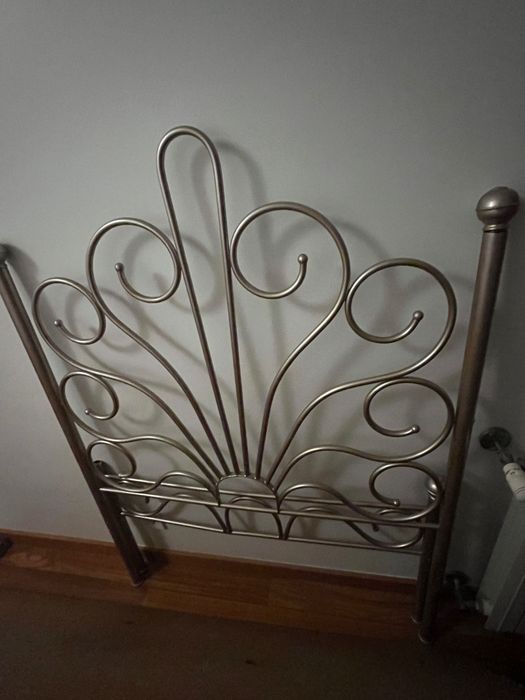 Cama de ferro restaurada