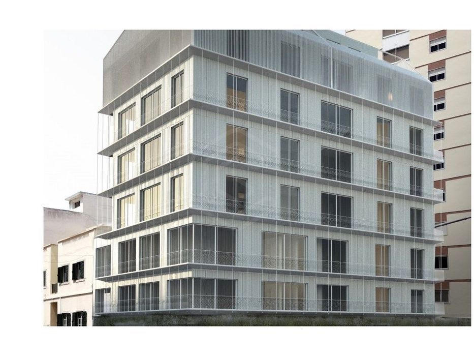 Apartamento T3, com varanda e 2 estacionamentos, Faro, Algarve