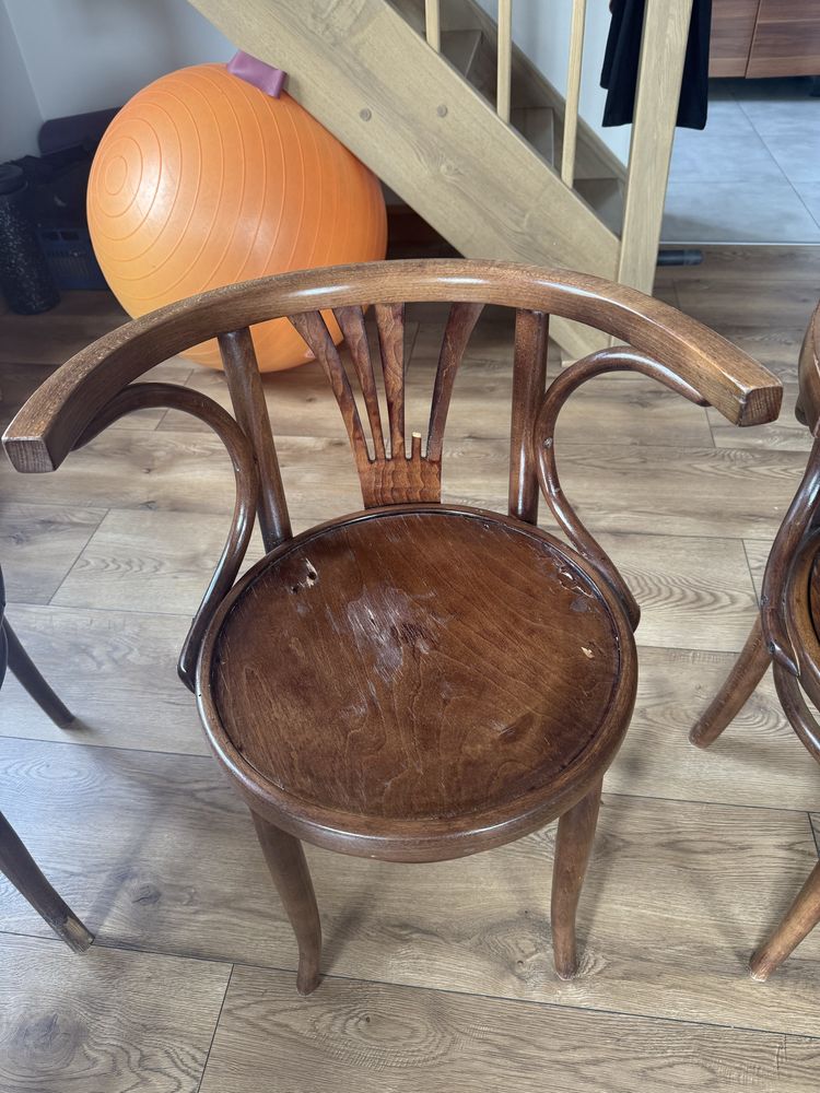 Stół rozkładany z krzesłami, krzesła Thonet, stół drewniany