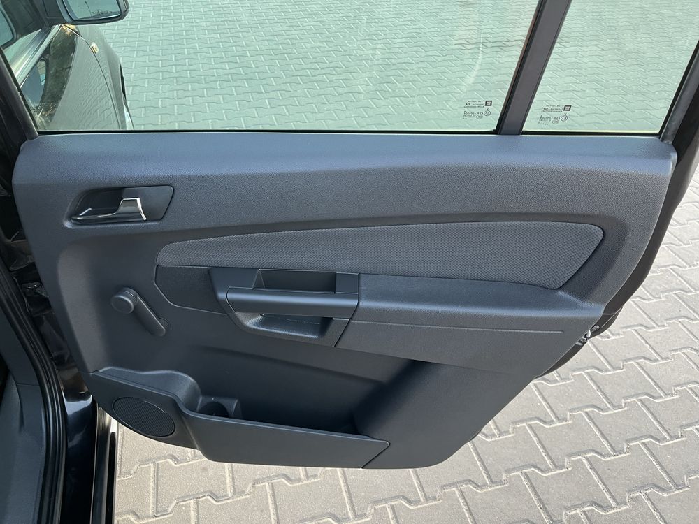 Продам нефарбоний Opel Zafira 2006 1.8
