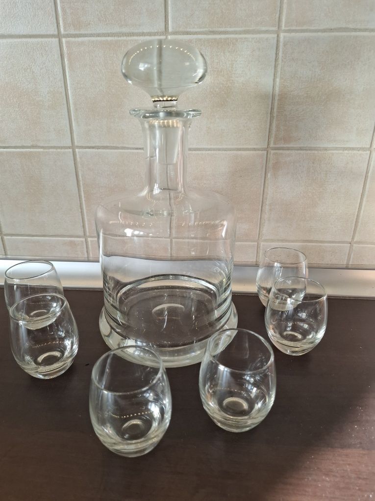 Karafka plus 6 kieliszkow