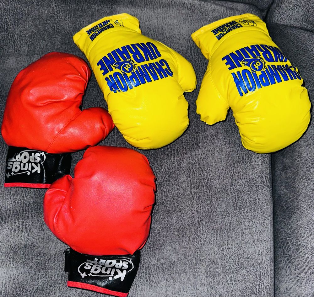 Продам детские боксерские перчатки + защита на колени и руки