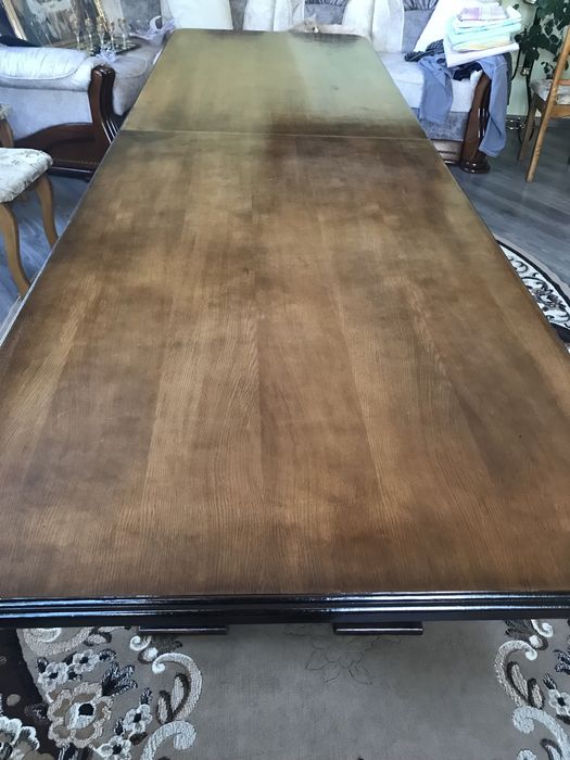 Стіл для вітальні