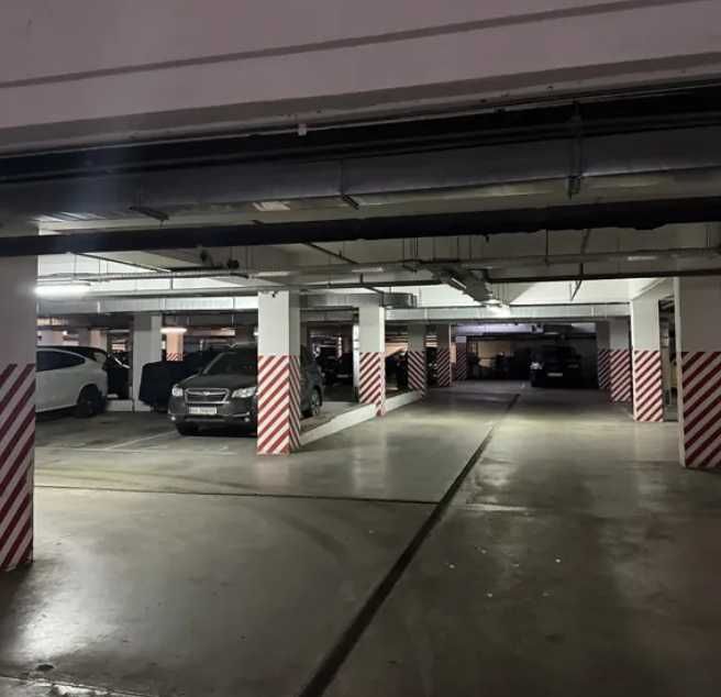 продаж паркинга  Осокорки Дніпровська набережна 26