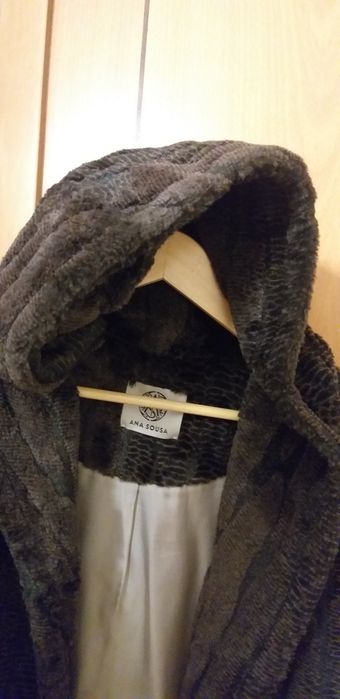 Casaco de pelo com capuz