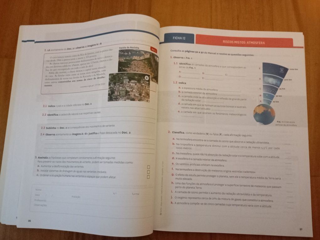 Livro escolar de geografia
