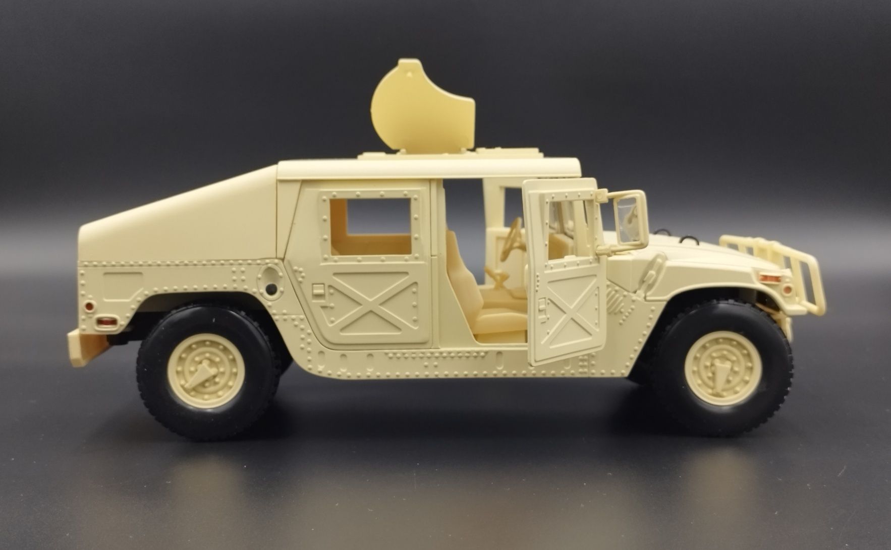 1:18 Motor Max 1992 Hummer Humvee (HMMWV) Model Nowy