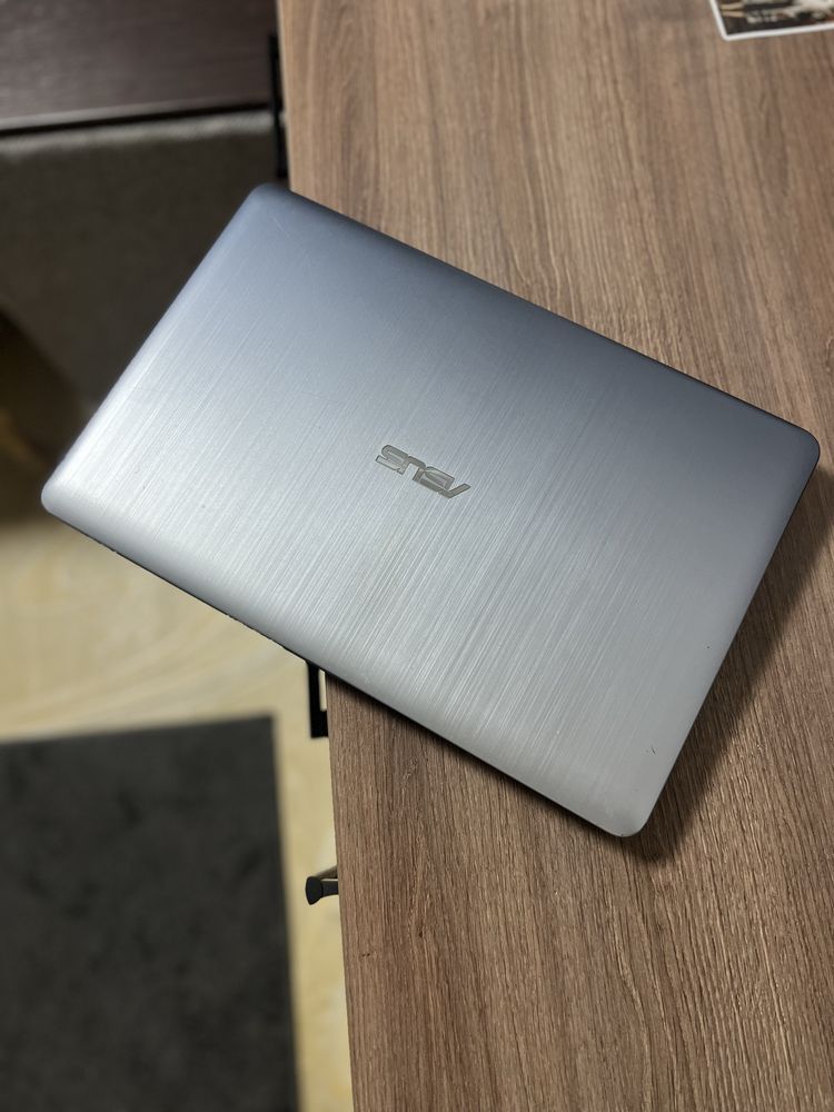 Ноутбук ASUS