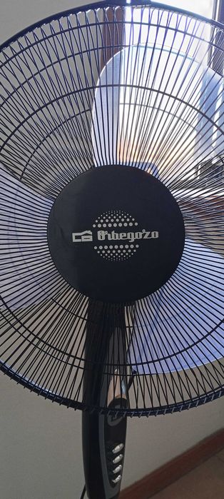 Ventilador de pé 50 W, 3 velocidades