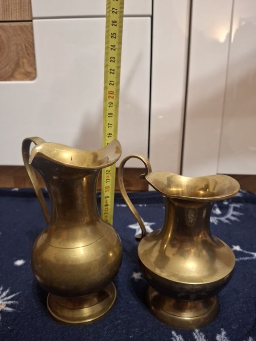 Dwa dzbanki mosiężne