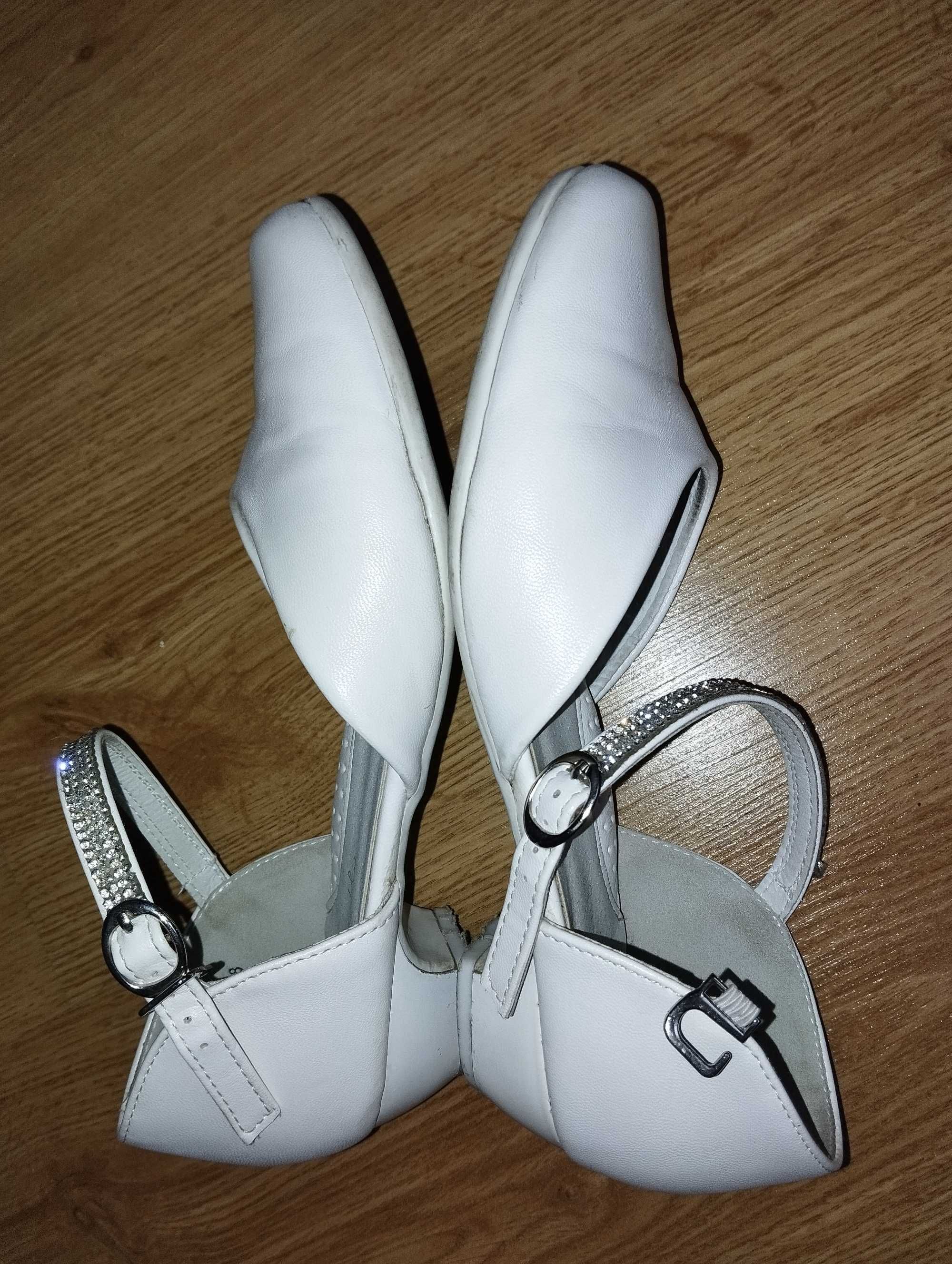 Białe pantofle buty r37 komunia Nelli blu wkł 23.5