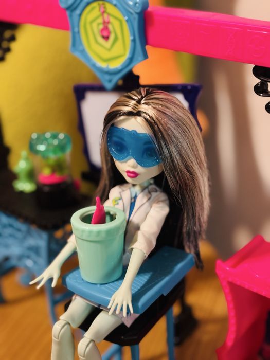 Лялька монстер хай Френкі g2 лабораторія